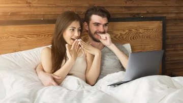couple_watching_porn_1024x